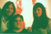 Kevin and Lucy pose with the inventor of
fishcakes.