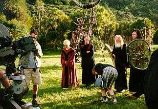 Only known as 'Burmuda Shorts' to the cast, Pat tries to find his/her contact.